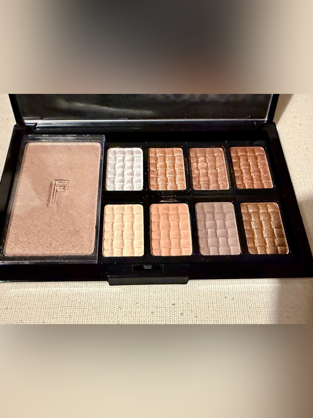 New Doucce Neutral Eyeshadow Palette - Champagne, Beige & Brown Tones